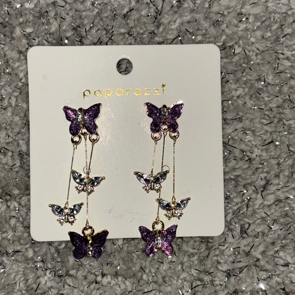 paparazzi Accessories - Beautiful dangly, butterfliesy earrings!